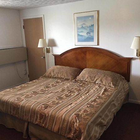 Vista Heights Inn Хенриета Екстериор снимка