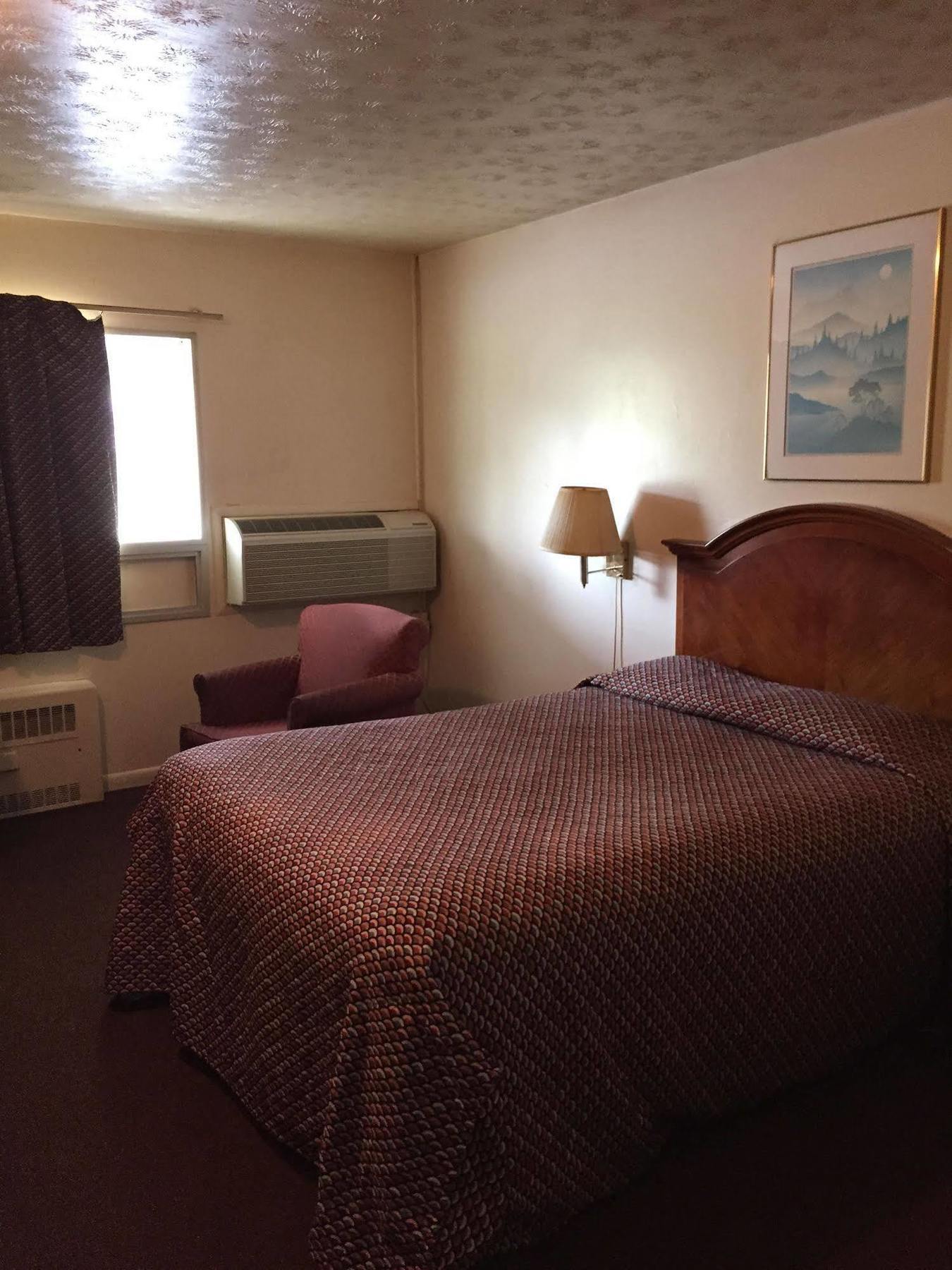 Vista Heights Inn Хенриета Екстериор снимка